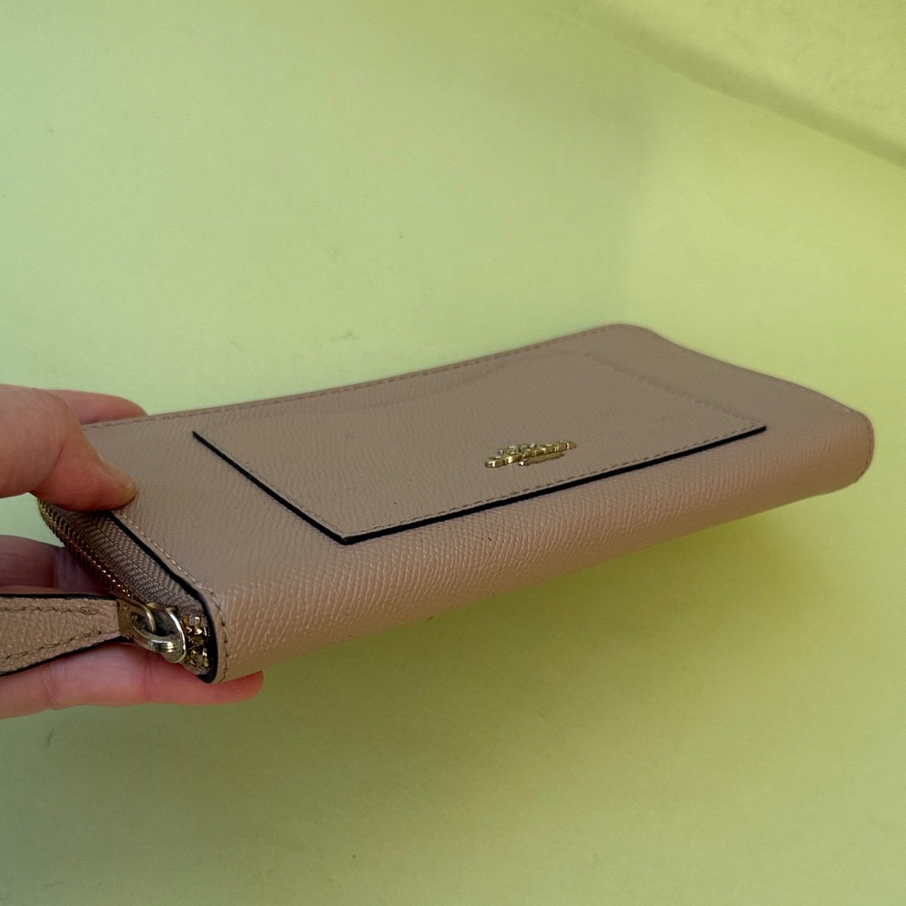 Vintage Coach Beige/Gold Leather Zip Wallet - Picture 9 of 15